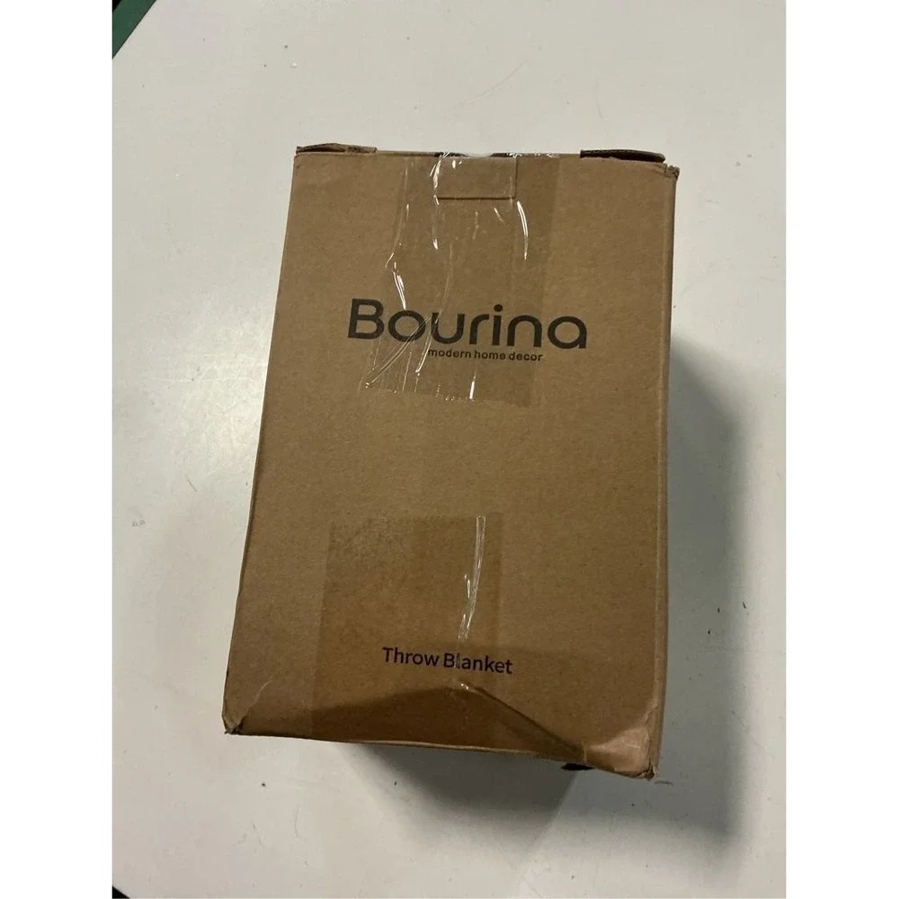Bourina decorative throw
